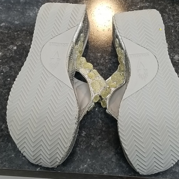 Wedge flip flops - Picture 3 of 3